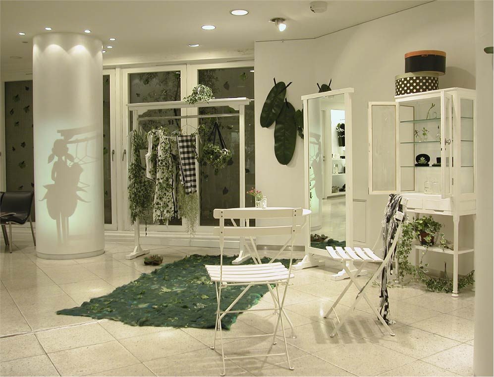 agnes.b 青山 display